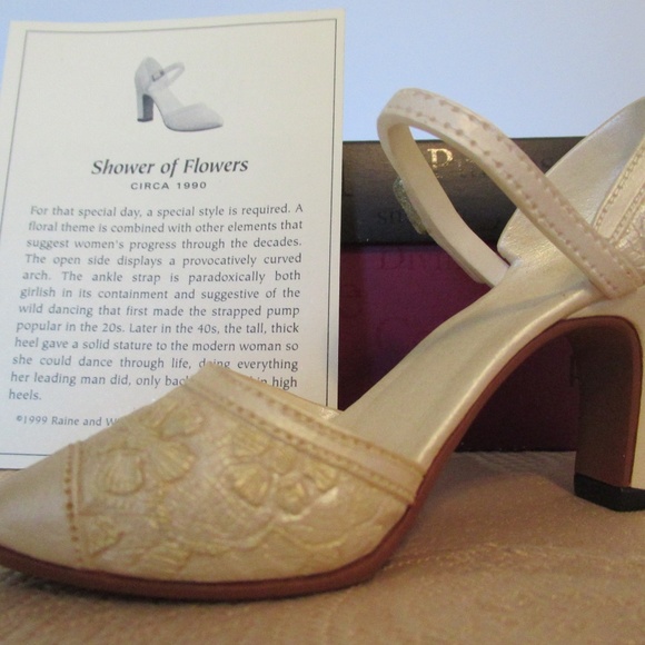 Just The Right Shoe by Raine "Shower of Flowers" - Picture 7 of 10